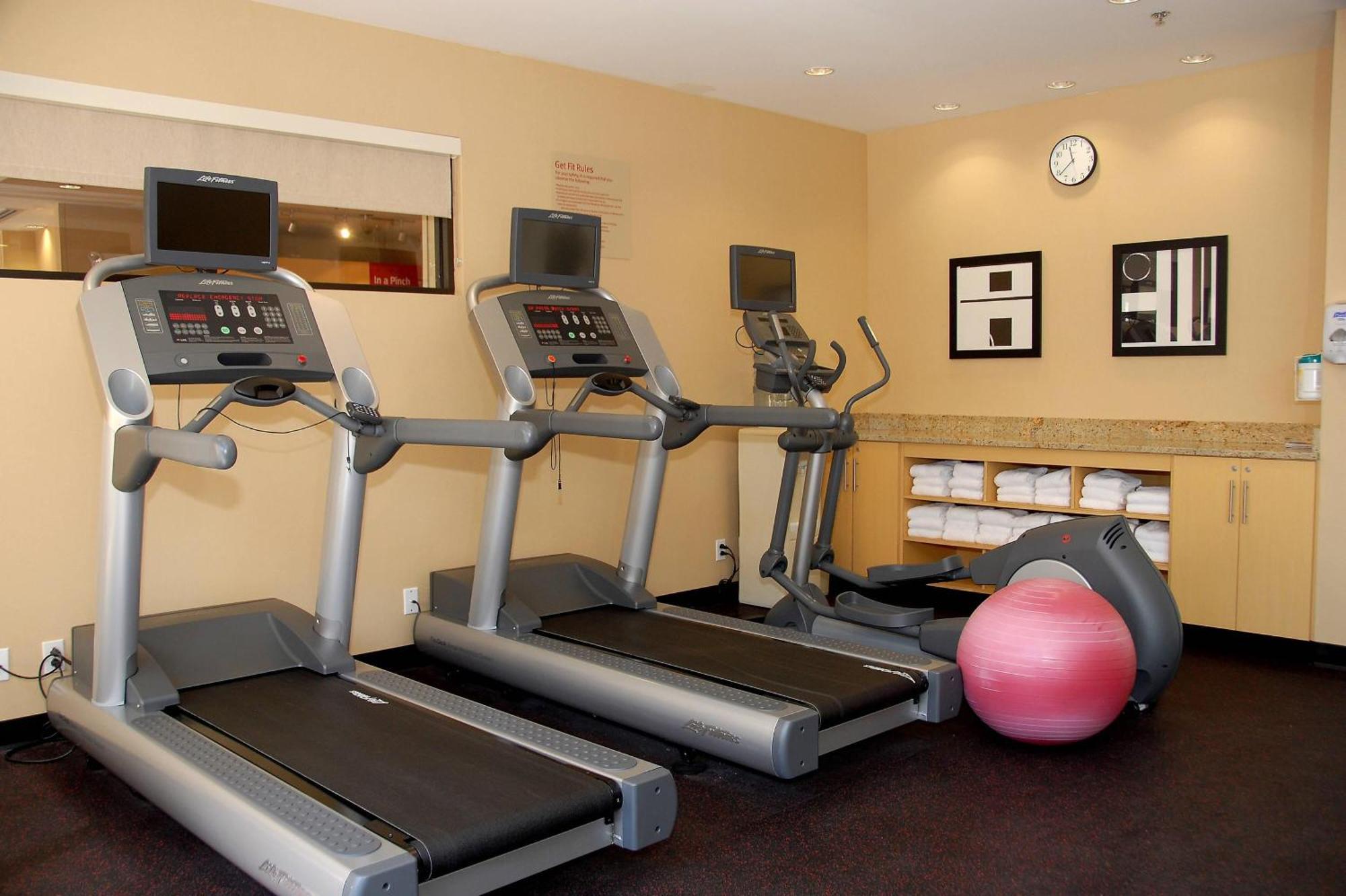 Towneplace Suites By Marriott Bethlehem Easton/Lehigh Valley Hollo Bagian luar foto